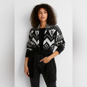 Black and White Geometric Patterned Women's Top